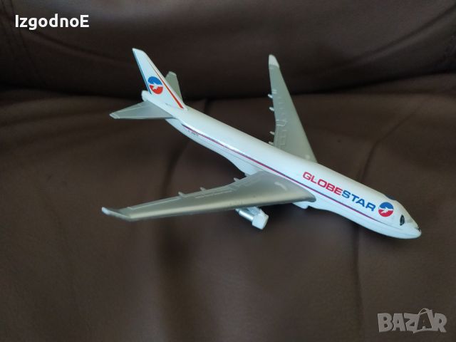 1/450 макет на пътнически самолет Boeing 747  GlobeStar Airlines 7 Dickie toys, снимка 1 - Влакчета, самолети, хеликоптери - 46330248