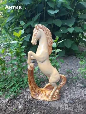 Красива Масивна Статуетка