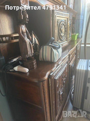 Старинен дървен скрин 