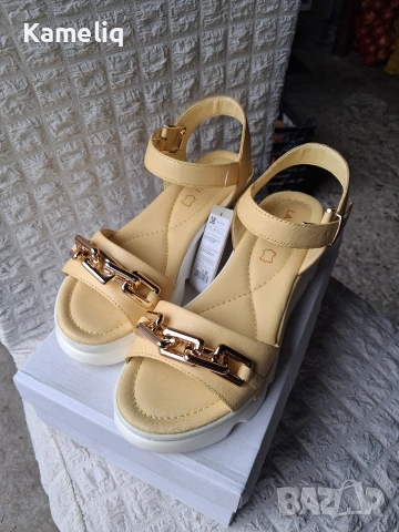 НОВИ Кожени сандали Lasocki, снимка 2 - Сандали - 54032642