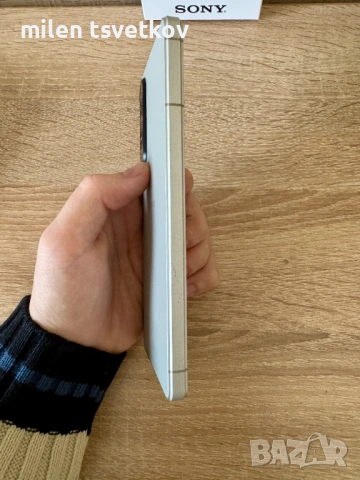 SONY Xperia 1 V, Зарядно, 2 калъфа и протектори, снимка 5 - Sony - 53064803