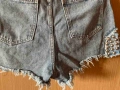 👖✨ Дамски дънкови къси панталонки с капси, снимка 3