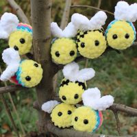 Плетени пчели ключодържатели, снимка 2 - Плюшени играчки - 45512800