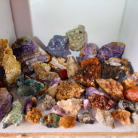 лот колекция минерали от България друза Кварц аметист кристали яспис галенит азурит ахат халцедон , снимка 1 - Колекции - 44986418