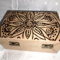 Ръчно пирографирани дървени кутийки за бижута, снимка 9 - Колиета, медальони, синджири - 45784839