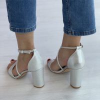 Стилни дамски сандали с отворен дизайн и елегантен ток, снимка 2 - Сандали - 45217431