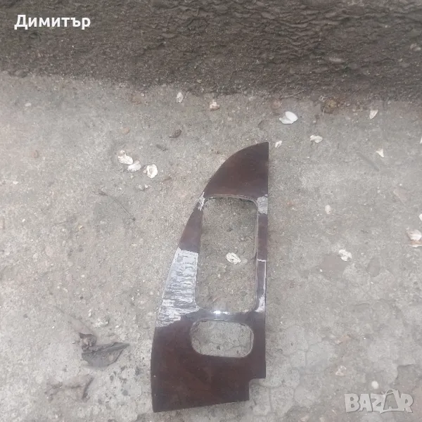 Рамка Махагон - Бутони Стъкла Лява За Мерцедес Ц Класа 2002г / Mercedes C Class 2002y, снимка 1