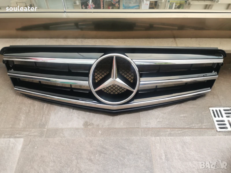 Решетка/маска с емблема тип Avantgarde BLACK/CHROME за Mercedes W204 C-class, снимка 1