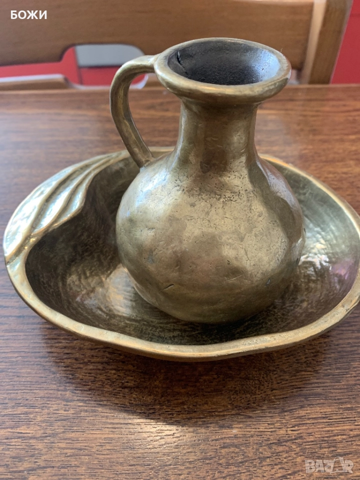 Масивен старинен месингов комплект – ръчно ковано канче с подложка, снимка 1