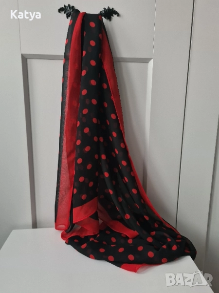 Дамски шал на точки в черно и червено, снимка 1