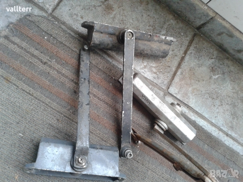 хладилник мини.шмиргел,ски,багажник.акумулатори за пръскачки  и други, снимка 1