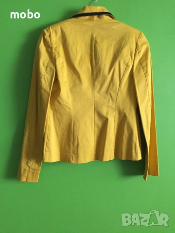 Дамско  пролетно- есенно сако, размер 42, марка Badoo, цвят – жълт, с черен кант,  закопчаване- с ко, снимка 2 - Сака - 51987601