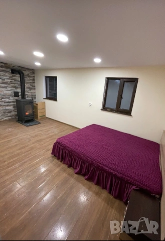 Част от къща с двор, снимка 2 - Къщи - 53441760