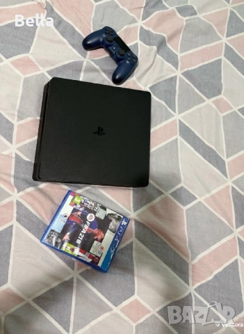 PlayStation 4 с контролер и играта FIFA 21