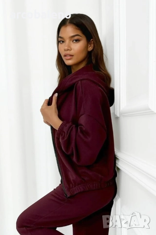 Дамски комплект анцуг Gloria, суитшърт и 7/8 панталон, 3цвята , снимка 13 - Комплекти - 51625350