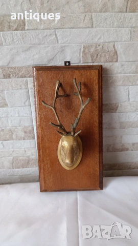 Месингова глава на елен с дървен постамент - 25/13см, снимка 2 - Антикварни и старинни предмети - 53082800