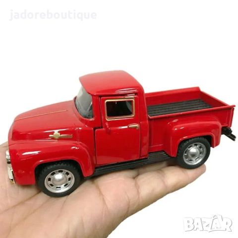 Червено камионче мащаб 1:32, снимка 2 - Декорация за дома - 45746810