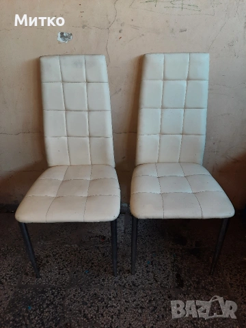 Бели кожени трапезни столове с желязна основа