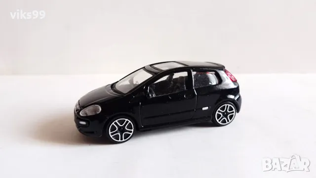 Bburago Fiat Punto EVO Model Street Fire 1:43, снимка 2 - Колекции - 48766150