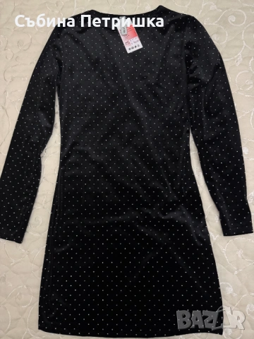 Черна рокля с камъни