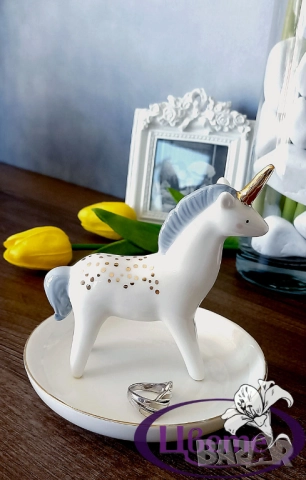 Керамични поставки за бижута