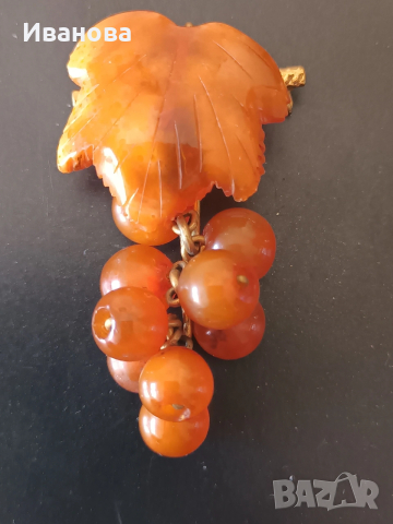 Красива руска брошка от балтийски кехлибар