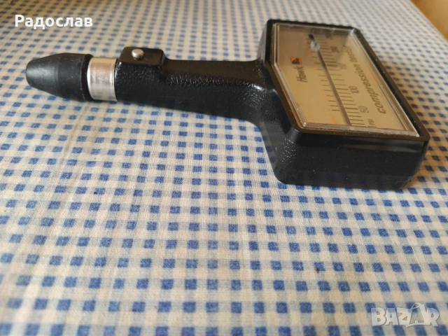 стар автомобилен манометър HAWK  USA, снимка 5 - Аксесоари и консумативи - 53931928