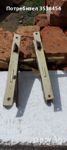Метални брави с бронзови дръжки и бронзов обков