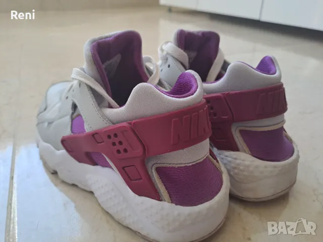 Nike Huaraxhe kids 35.5, снимка 1 - Детски обувки - 46866513