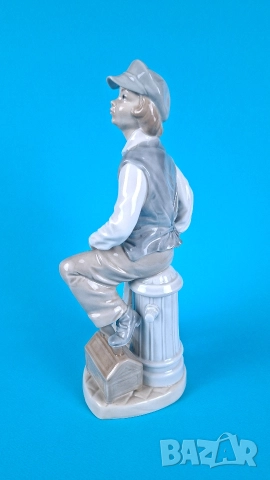 Порцеланова фигурка на момче - обущар, снимка 4 - Статуетки - 49830589