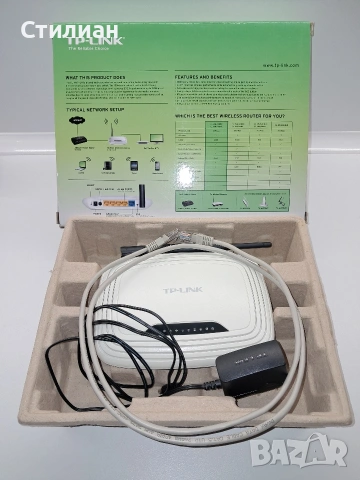 Рутер TP Link, захранващи адаптери, микрофон и др.