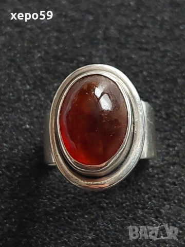 Стар сребърен пръстен с кехлибар