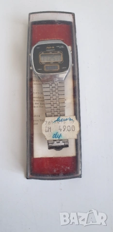 Стар дигитален соларен часовник от 1979 година, снимка 8 - Антикварни и старинни предмети - 54127020