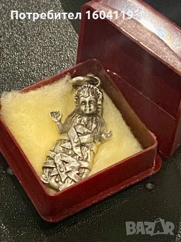 Античен Викториански сребърен амулет бебе в пелени