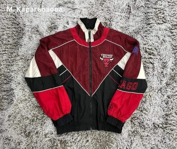 Vintage 90’s Chicago Bulls Pro Player Windbreaker by Daniel Young 
