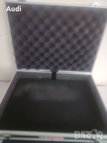 BOSCH алуминиев куфар с чекмедже за инструменти.  Има няколко броя  дунапрен за уплътнение на инстру, снимка 7 - Куфари с инструменти - 46427004