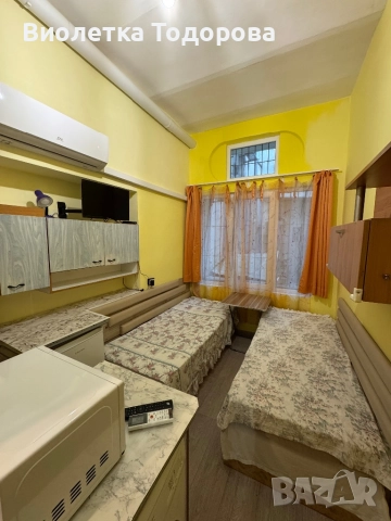 Студио под наем, Център