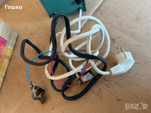 Зарядно за акумулатори, снимка 3 - Аксесоари и консумативи - 52881182