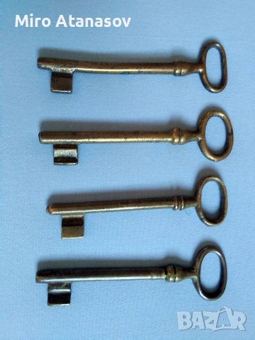 Лот 4 големи стари бронзови ключа, снимка 3 - Антикварни и старинни предмети - 52793963