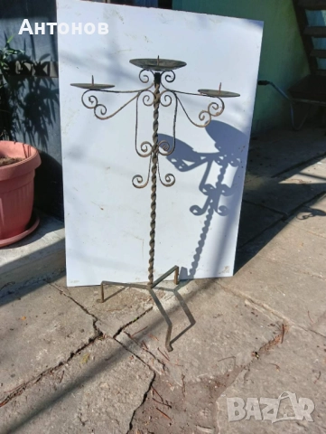 Продавам голям свещник от ковано желязо