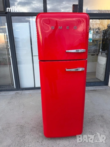 Червен Хладилник с камера SMEG 
