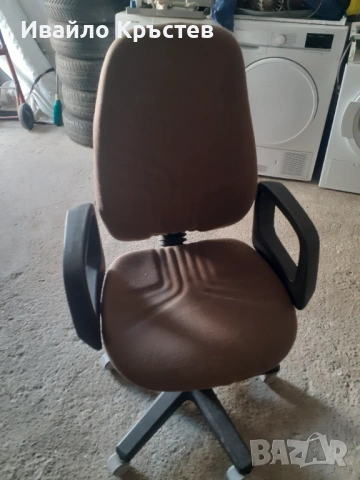 Продавам въртящ стол, снимка 5 - Столове - 53857380