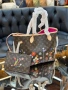 чанти LOUIS VUITTON Най-висок клас Естествена кожа 31x28 cm, снимка 1