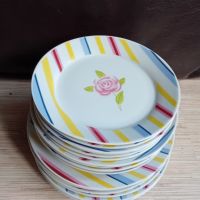 Комплект порцеланови чинии , снимка 1 - Чинии - 45462519