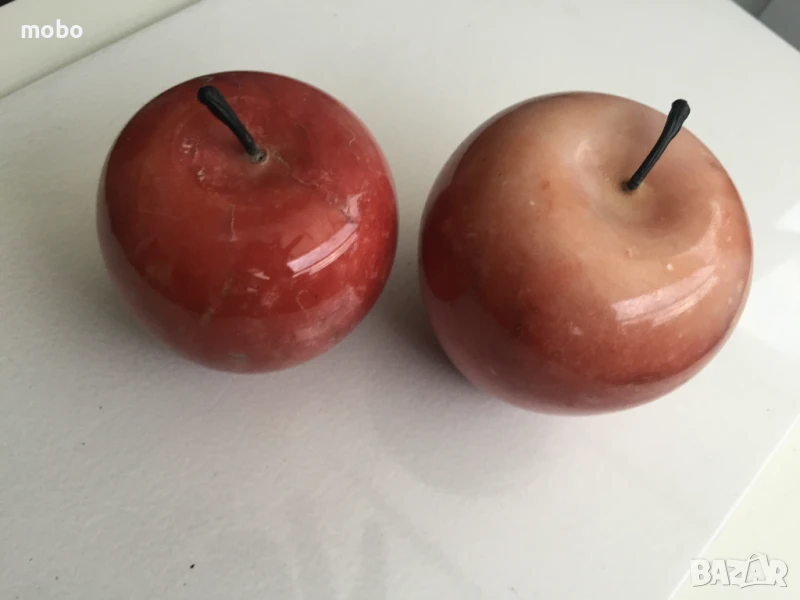 Декоративна червени ябълки -два броя -голяма и по-малка , снимка 1