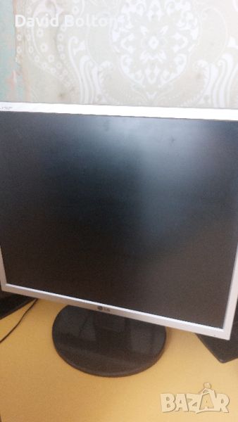 Монитор LG 19", снимка 1