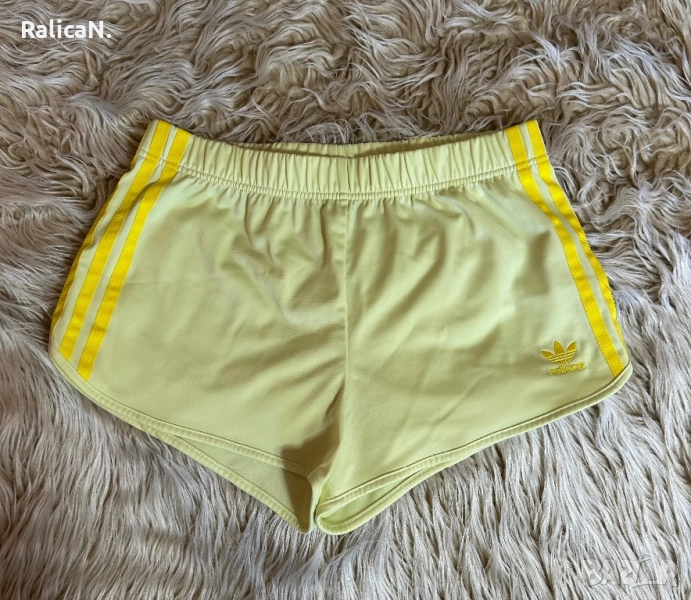 Дамски къси панталони Adidas 3 stripe shorts yellow, снимка 1