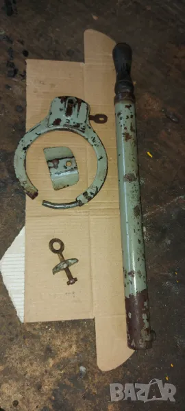 Заключващо устройство и помпа за стар велосипед, снимка 1