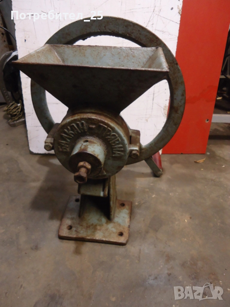 Стара мелачка за зърно, снимка 1