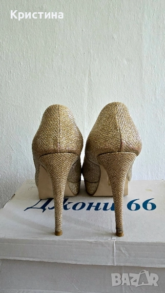 Златни обувки на ток, снимка 1